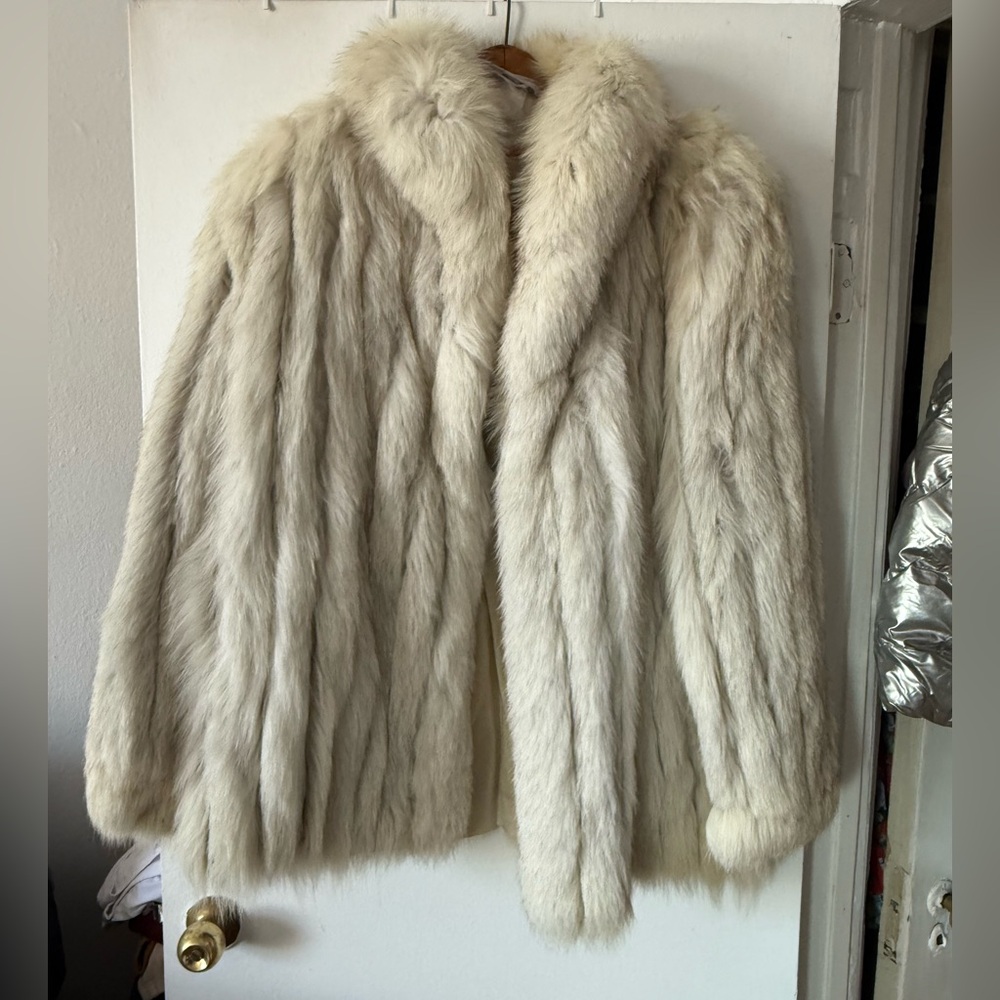 Elegant Cream Vintage Fox Fur Coat